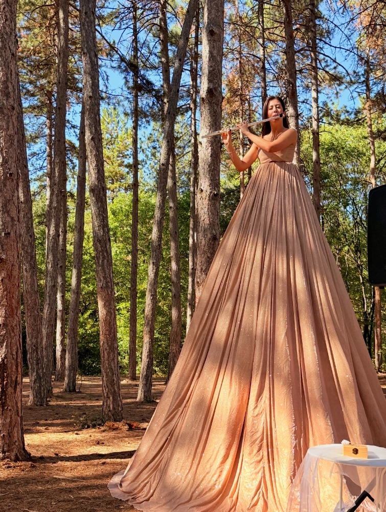 elissa.flute giant dress in gold